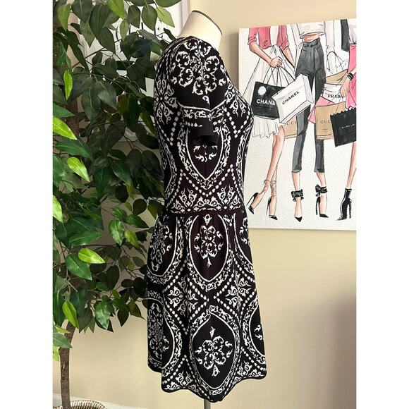 Romeo & Juliet Womens Knit Stretch Fit and Flare Mandal Print Dress Size Medium - Picture 5 of 8